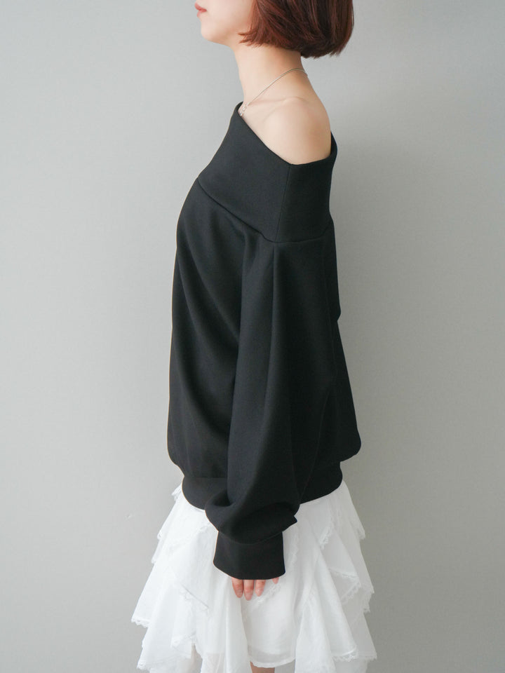 [予約]アシンメトリーオフショルポンチプルオーバー/black