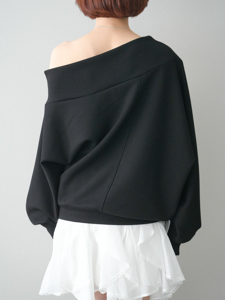 [予約]アシンメトリーオフショルポンチプルオーバー/black