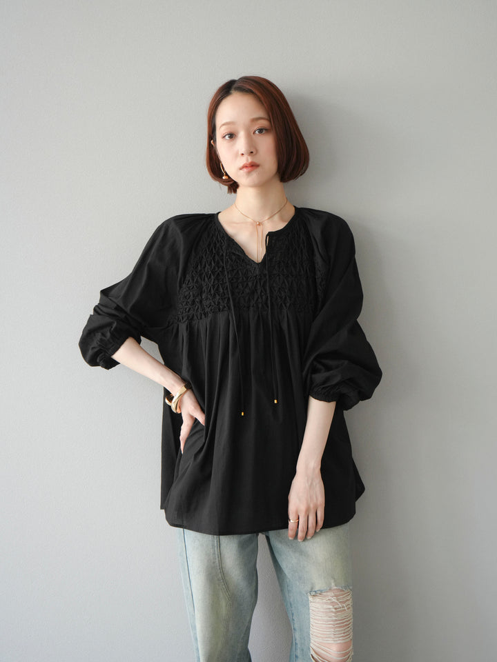[予約]インド製キャンブリックボイル スモッキングブラウス/ブラック