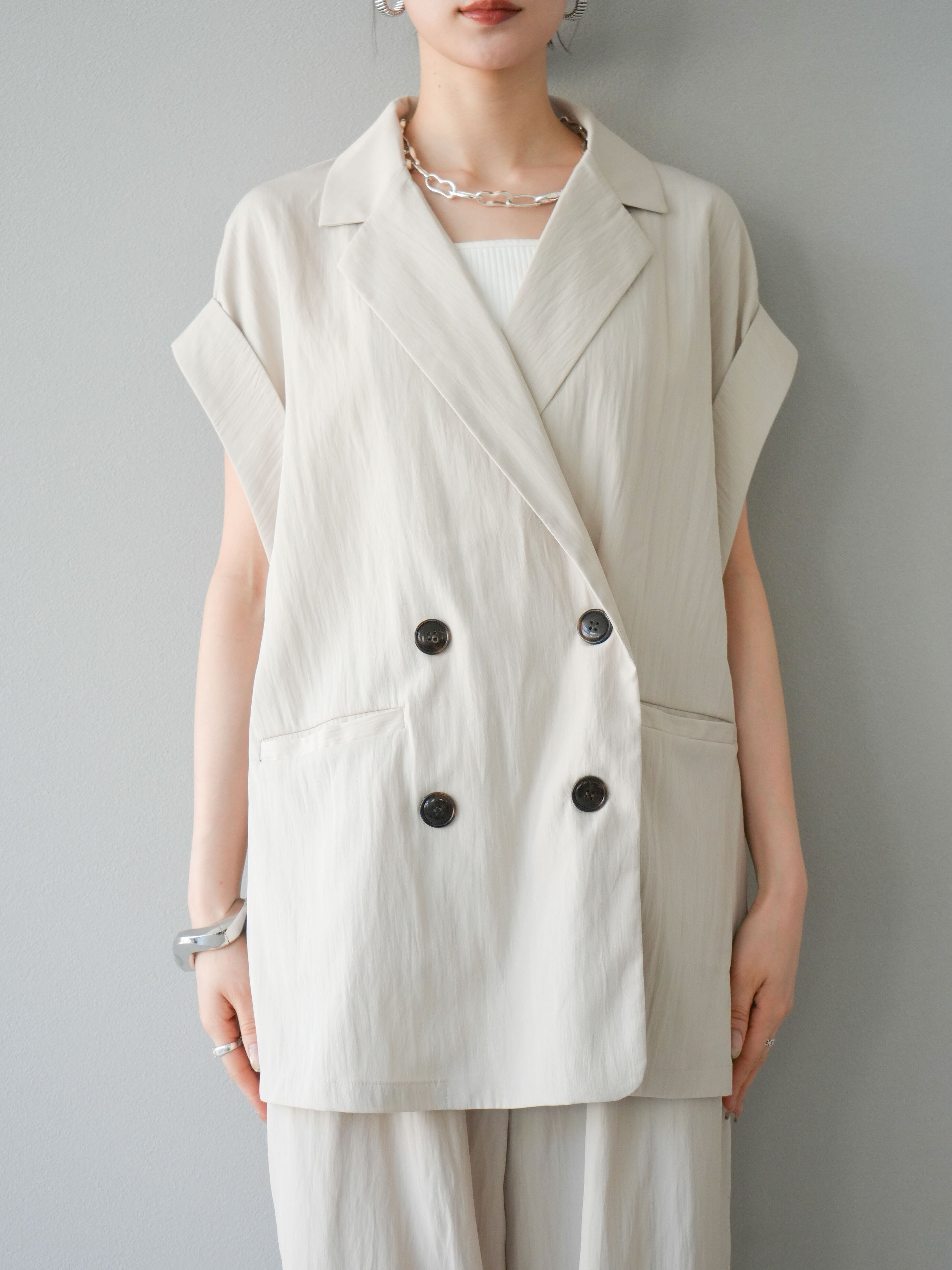 予約]リネンライクノースリーブダブルジレ/エクリュ – Lumier