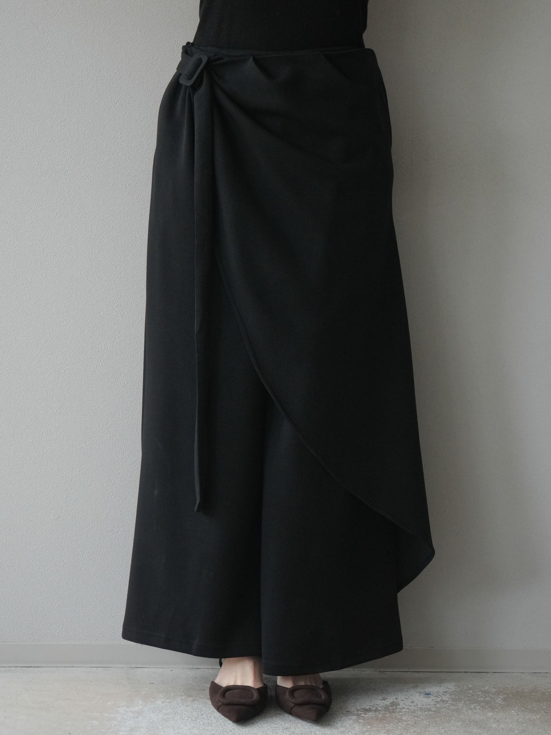 [予約]ラップデザインポンチワイドパンツ/black