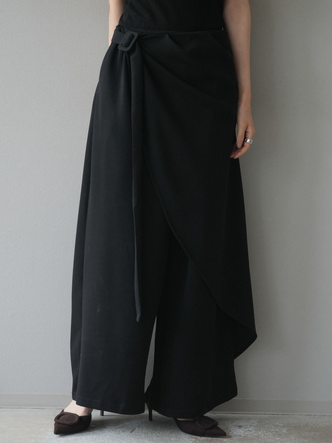 [予約]ラップデザインポンチワイドパンツ/black