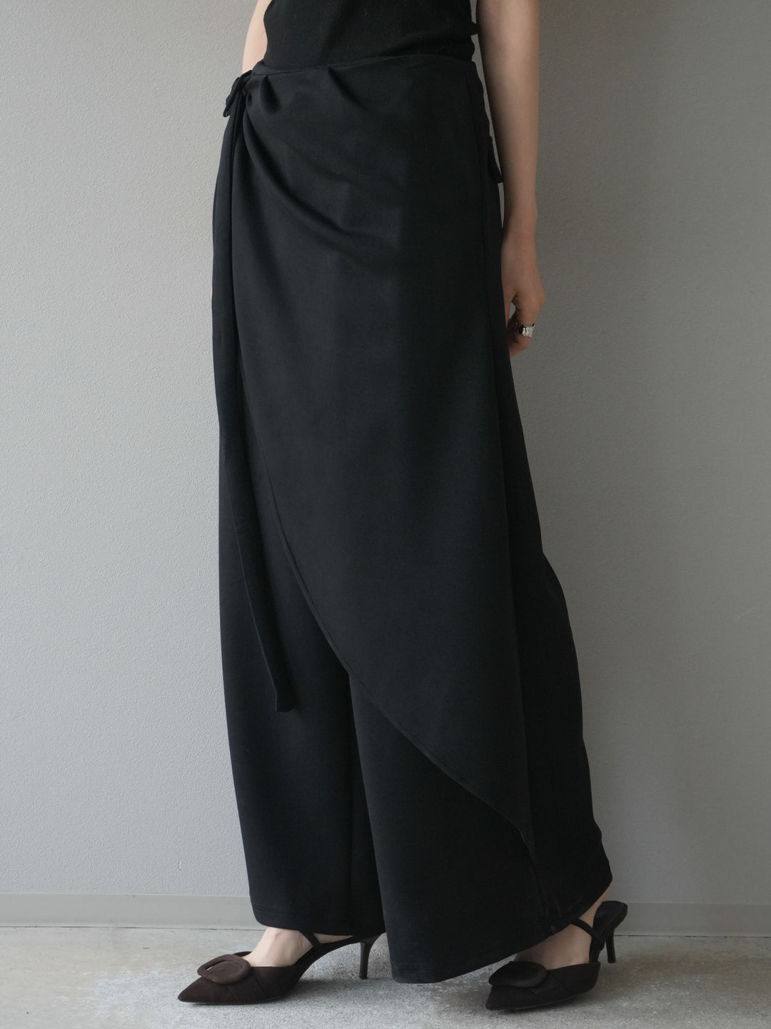 [予約]ラップデザインポンチワイドパンツ/black