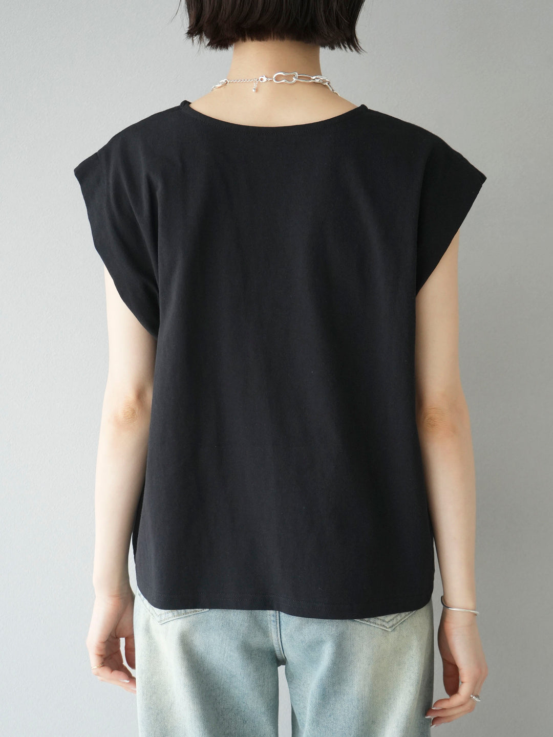 [Pre-order] Shoulder tuck sleeveless top/Black