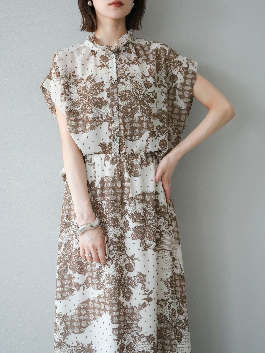 [予約]フラワーパターンフレンチスリーブブラウス/ベージュ
