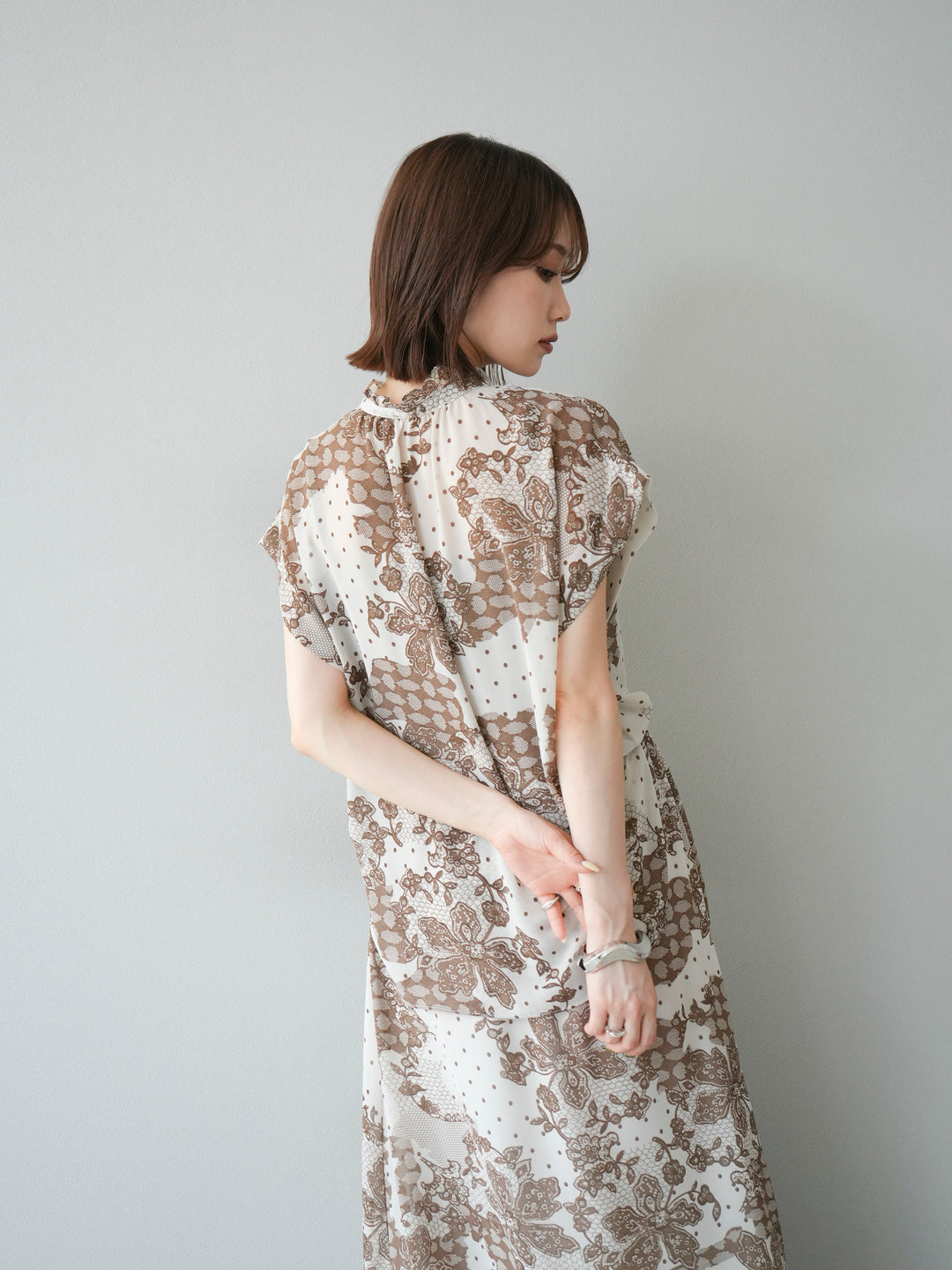 [予約]フラワーパターンフレンチスリーブブラウス/ベージュ