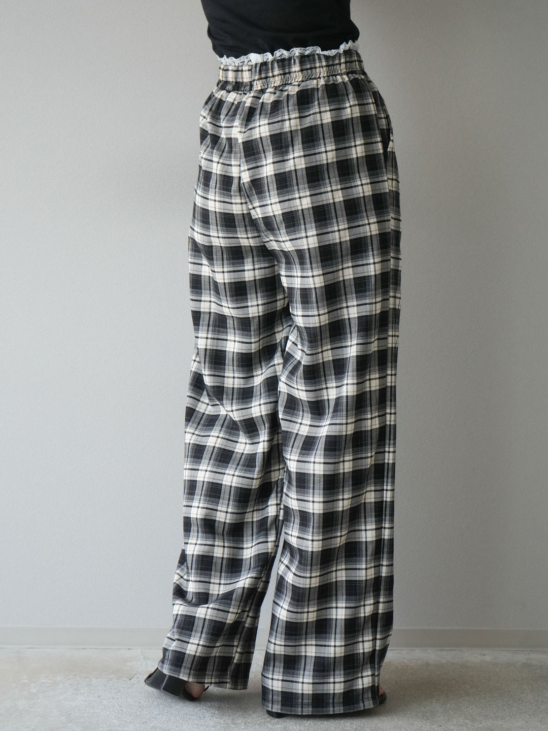 【預購】蕾絲層疊格紋寬褲/黑