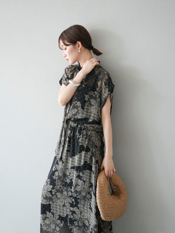 [予約]フラワーパターンフレンチスリーブブラウス/ブラック