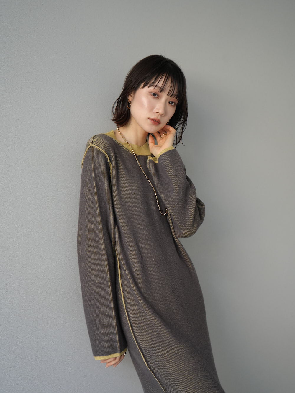 予約]リバーシブル配色リブニットワンピース/チャコールxイエロー – Lumier