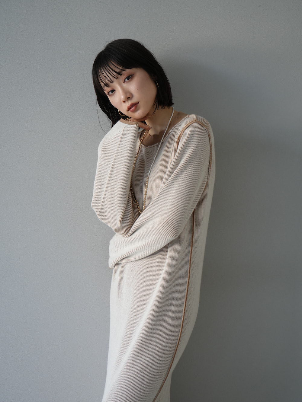 予約]リバーシブル配色リブニットワンピース/アイボリーxベージュ – Lumier