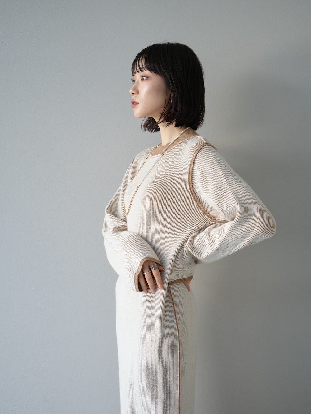 予約]リバーシブル配色リブニットワンピース/アイボリーxベージュ – Lumier