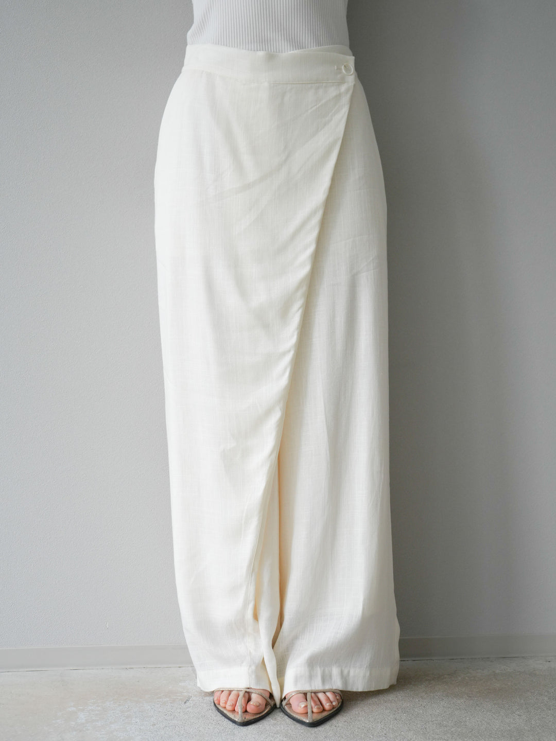 【預購】淺亞麻不對稱寬褲/可脫