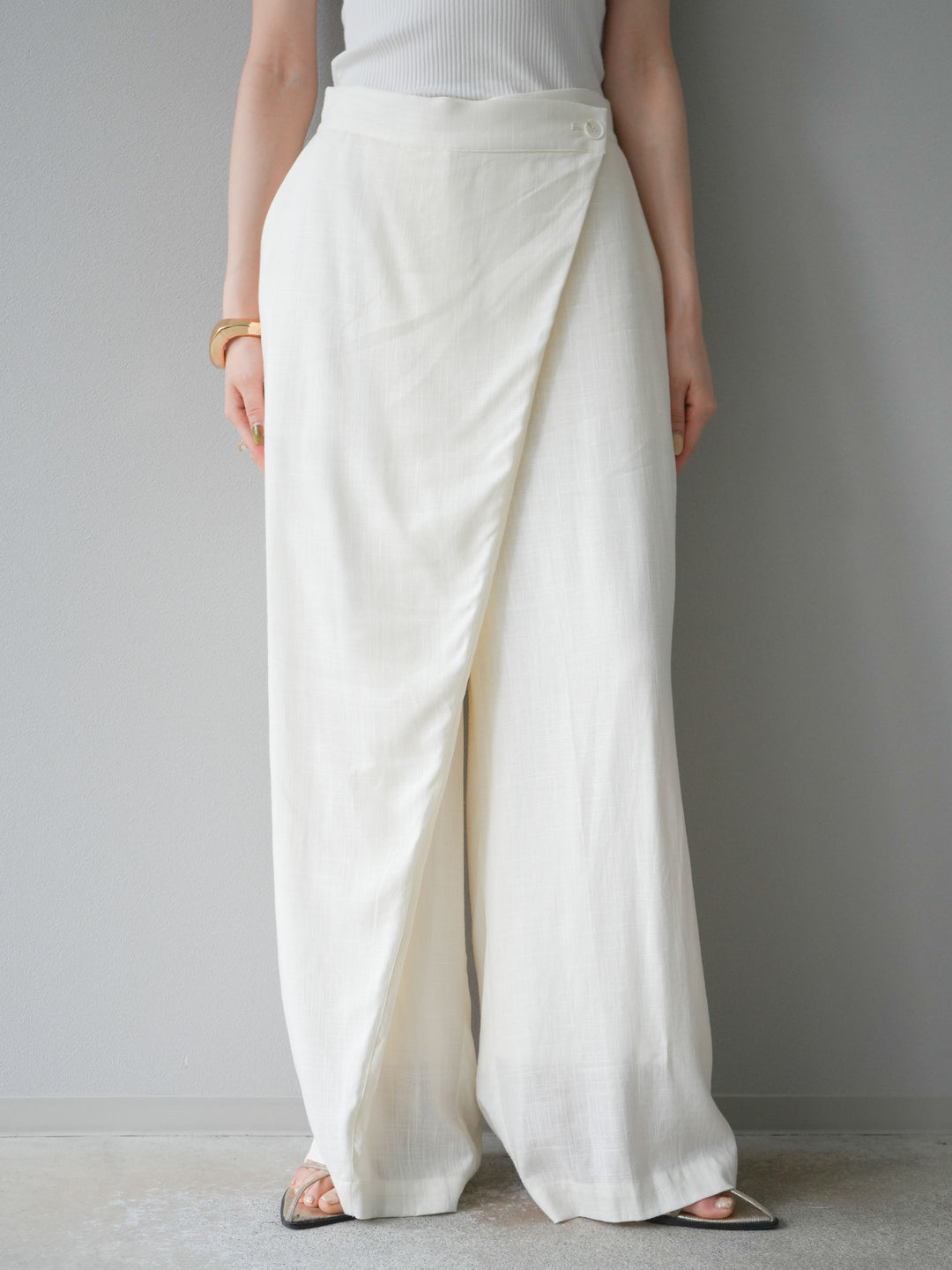【預購】淺亞麻不對稱寬褲/可脫