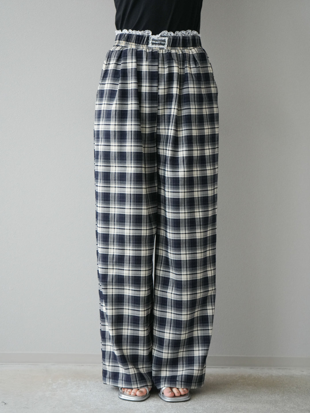 【預購】蕾絲層疊格紋寬褲/藏青色