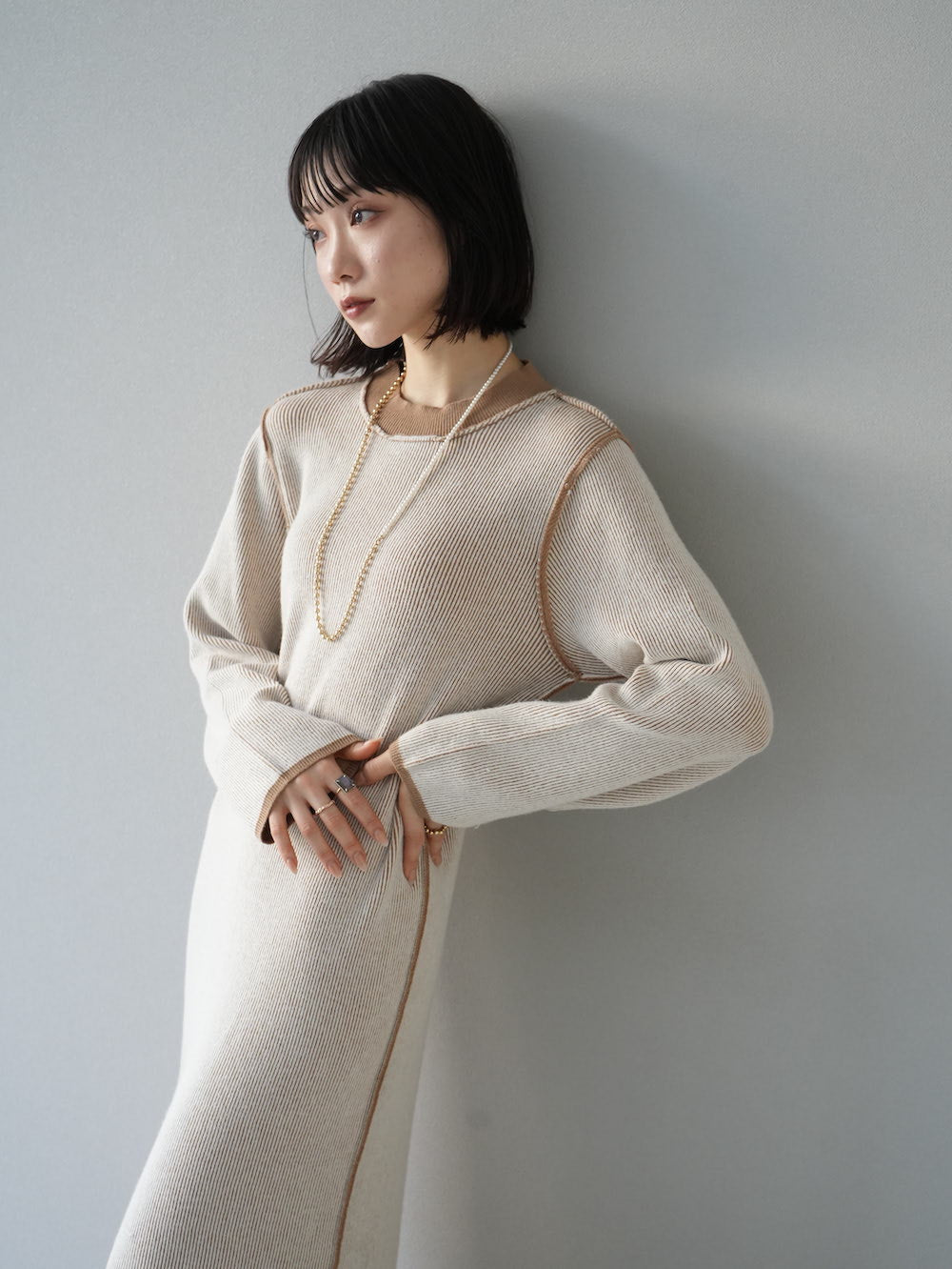 予約]リバーシブル配色リブニットワンピース/アイボリーxベージュ – Lumier