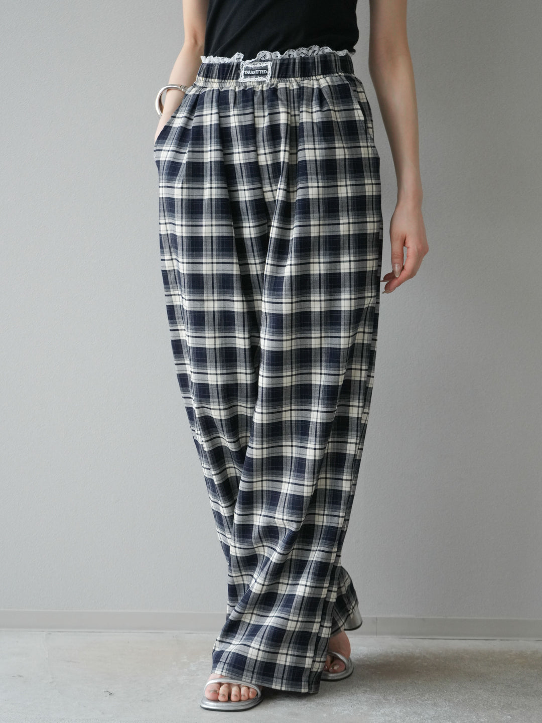 【預購】蕾絲層疊格紋寬褲/藏青色