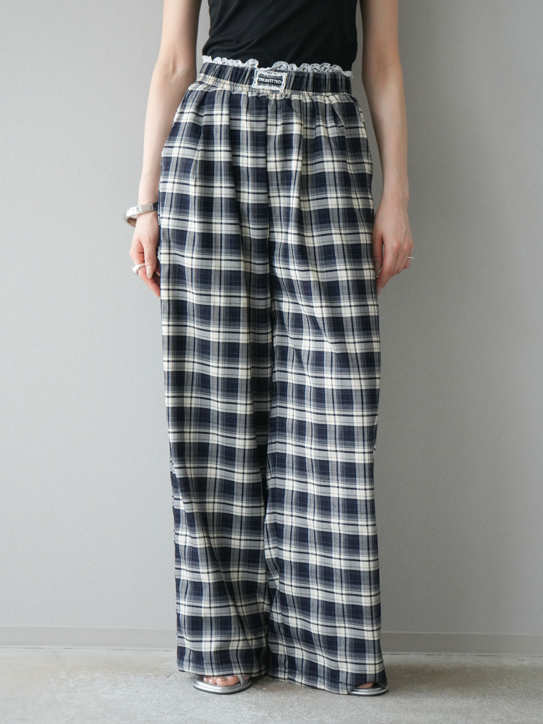 【預購】蕾絲層疊格紋寬褲/藏青色