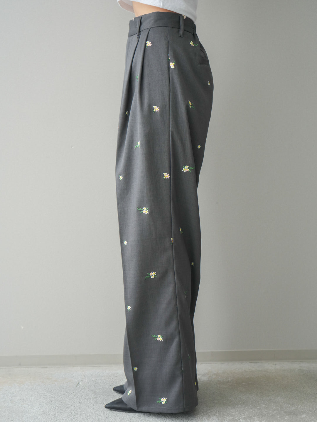 [予約]フラワー刺繍タックパンツ/gray