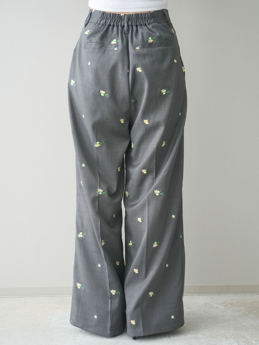 [予約]フラワー刺繍タックパンツ/gray