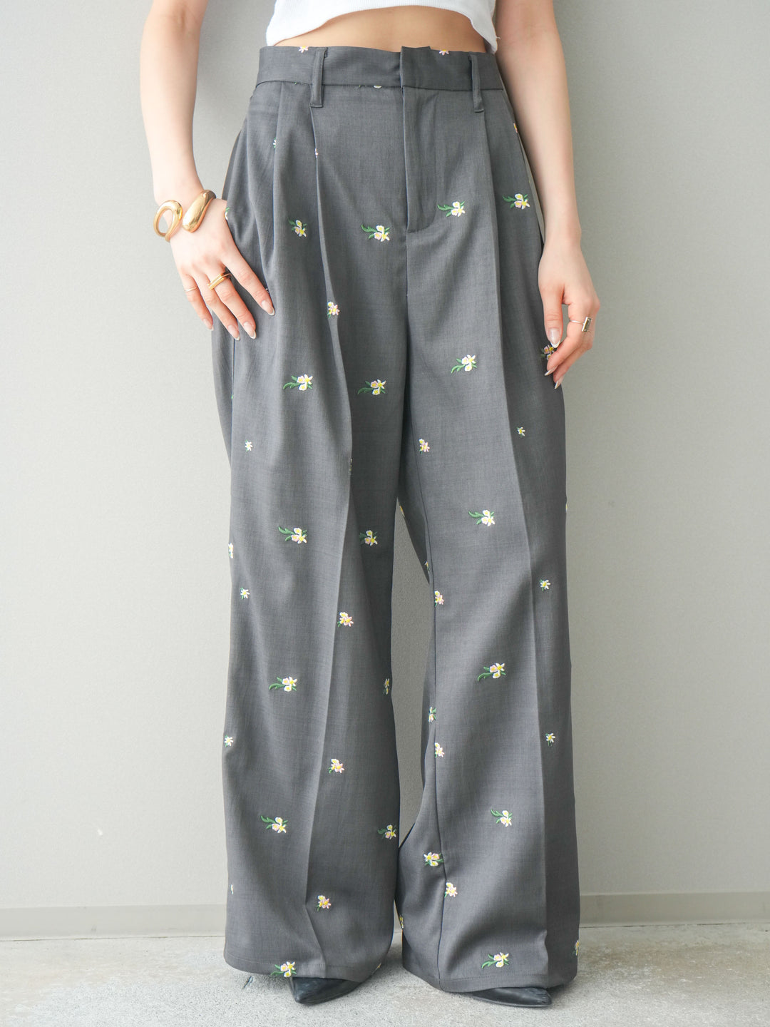 [予約]フラワー刺繍タックパンツ/gray