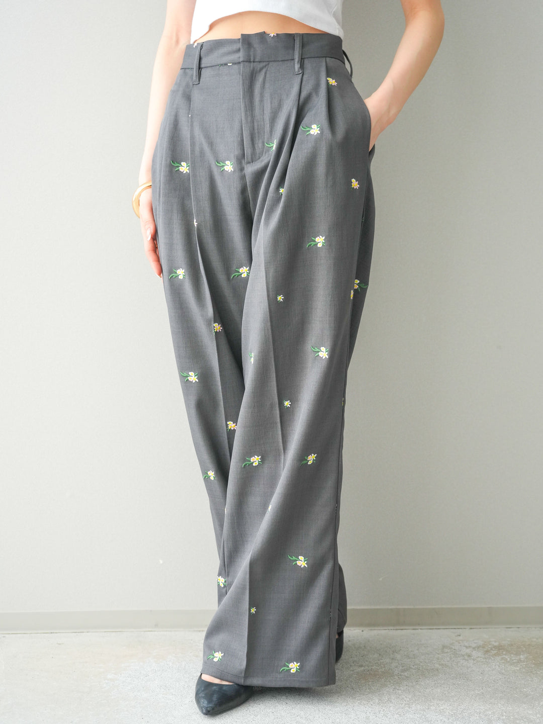 [予約]フラワー刺繍タックパンツ/gray