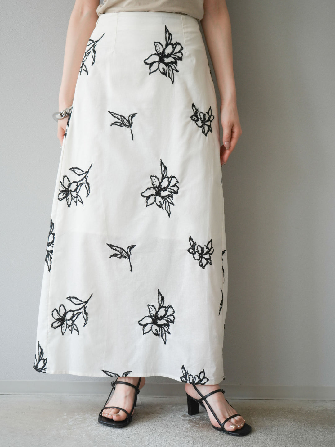 [予約]フラワー刺繍ナロースカート/ホワイト