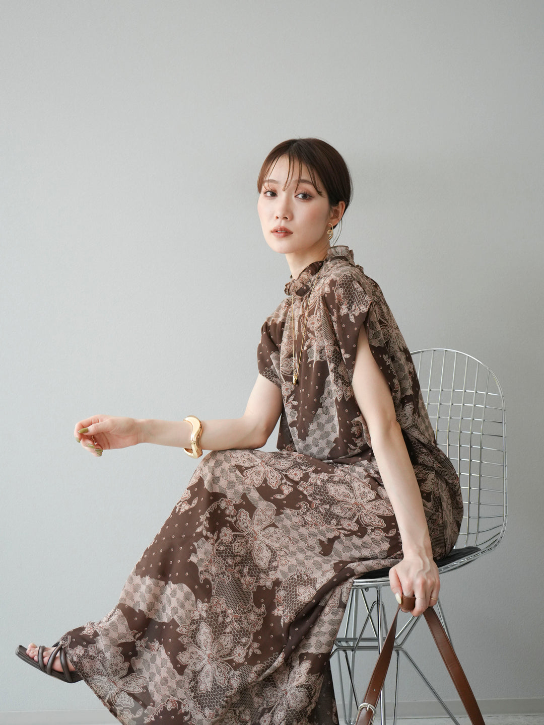 [予約]フラワーパターンフレンチスリーブブラウス/ブラウン