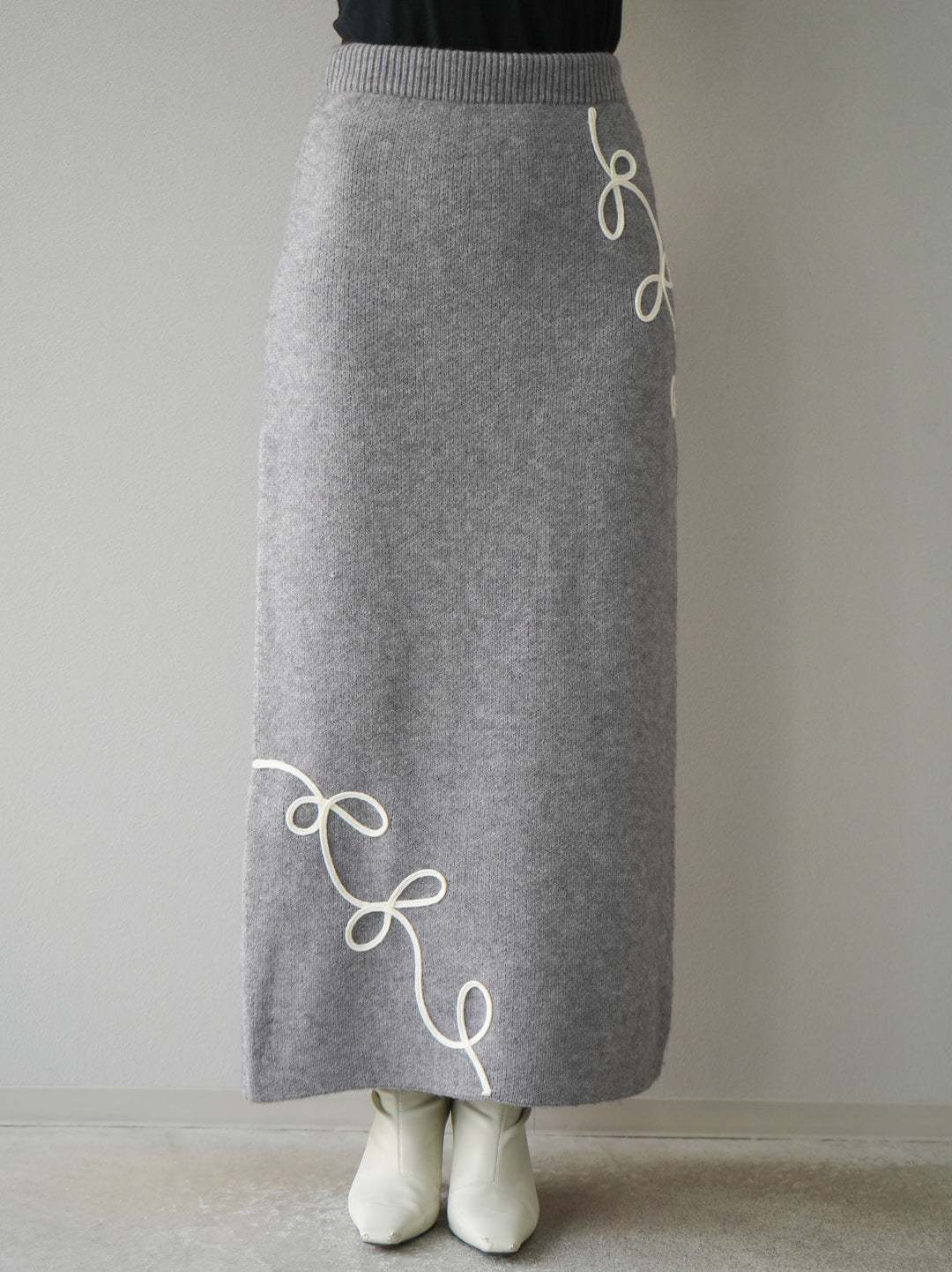 [予約]コード刺繍Iラインニットスカート/グレー