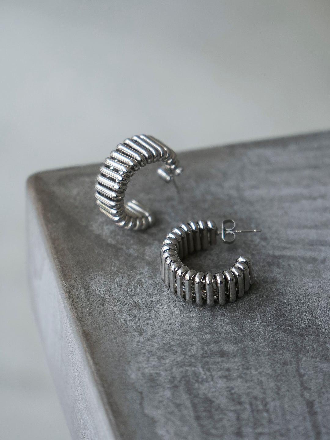 [予約]ACCORDION HOOP PIERCE/シルバー