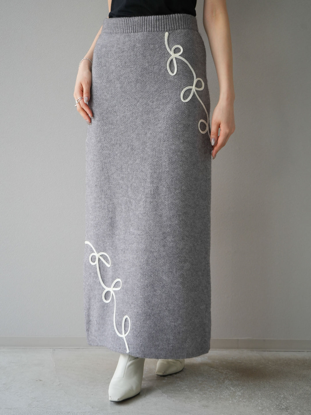 [予約]コード刺繍Iラインニットスカート/グレー