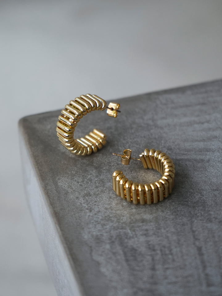 [予約]ACCORDION HOOP PIERCE/ゴールド