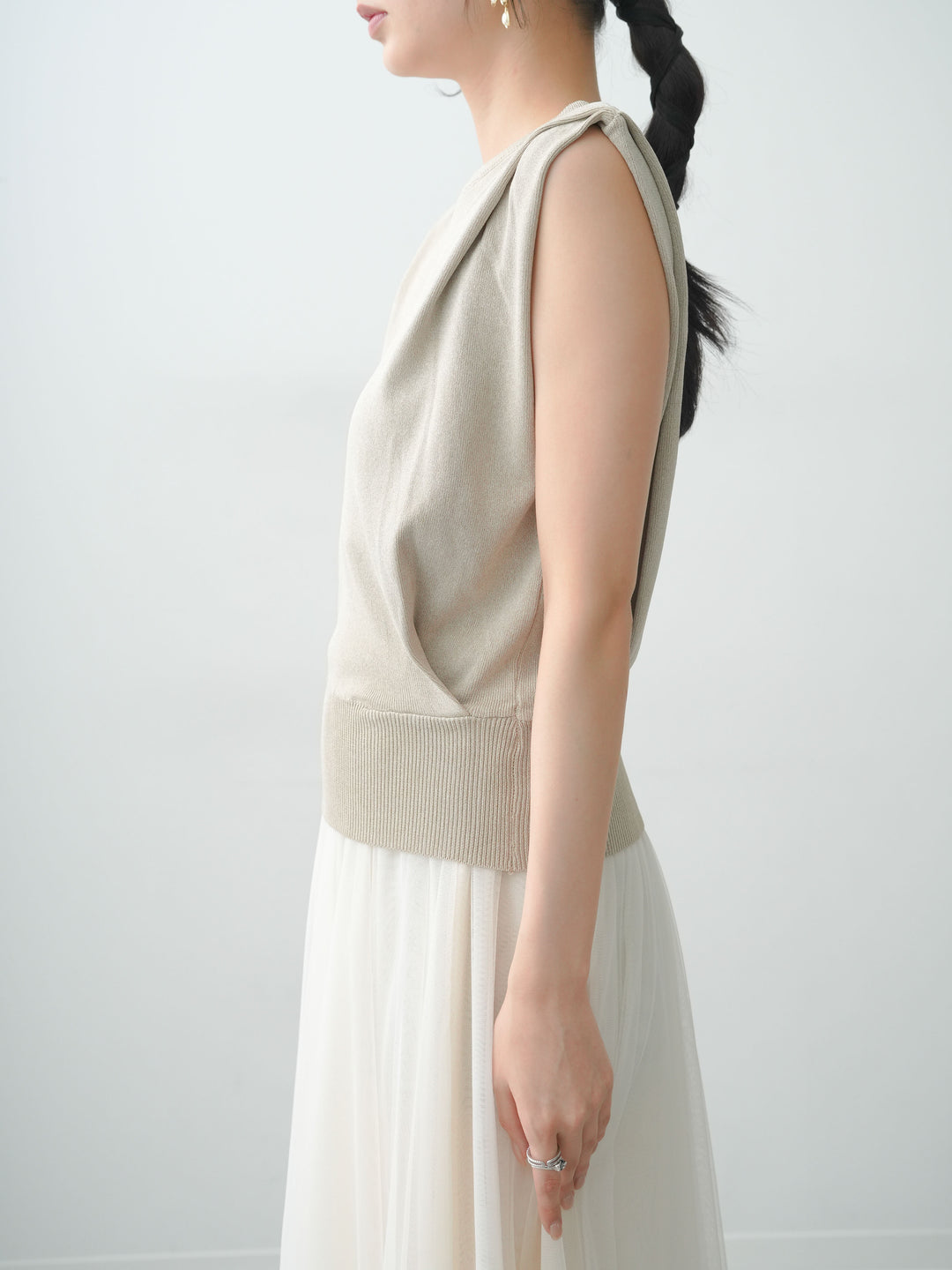 [予約]ショルダータックノースリニットトップス/beige