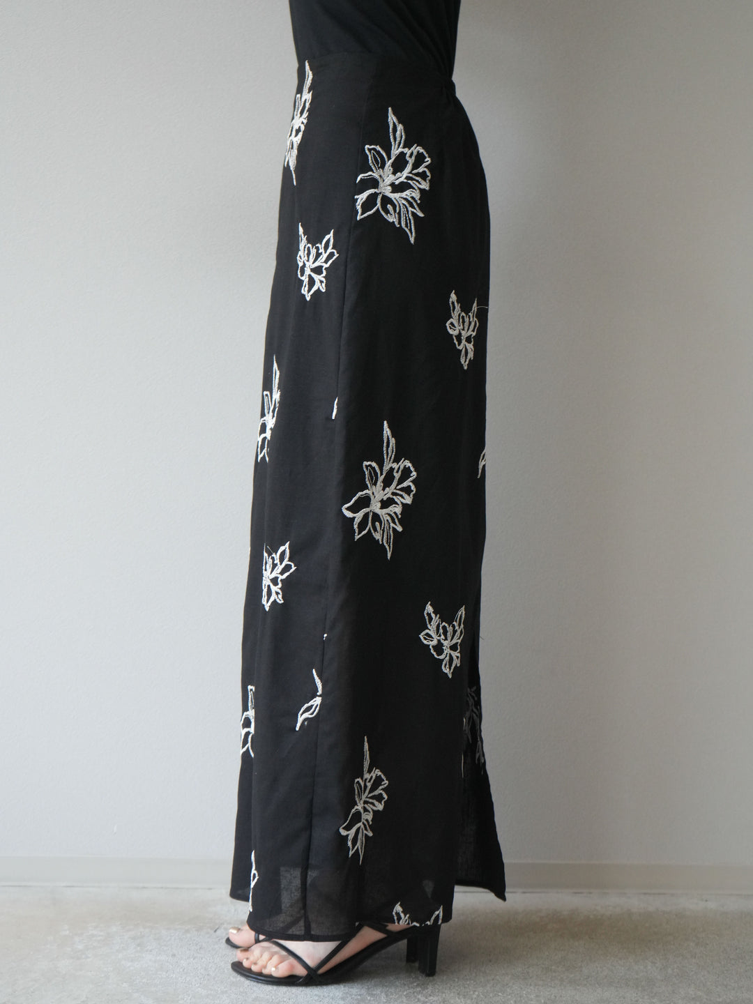 [予約]フラワー刺繍ナロースカート/ブラック