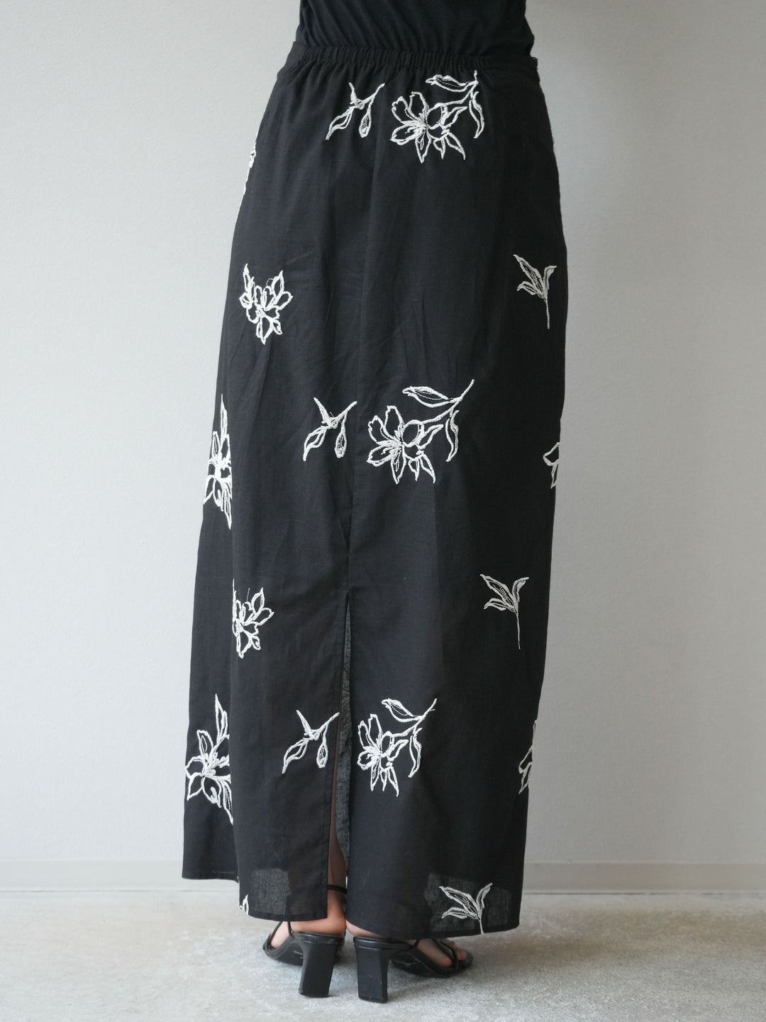 [予約]フラワー刺繍ナロースカート/ブラック