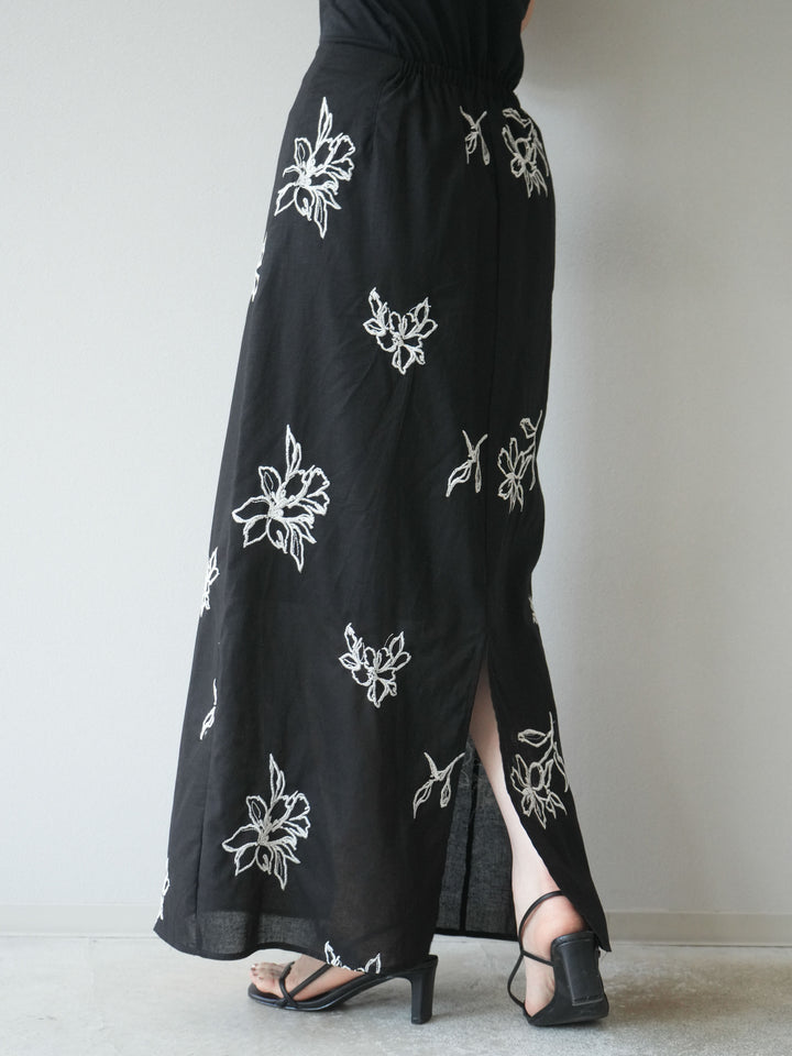 [予約]フラワー刺繍ナロースカート/ブラック