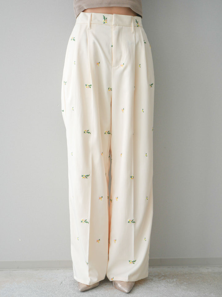 [予約]フラワー刺繍タックパンツ/ivory