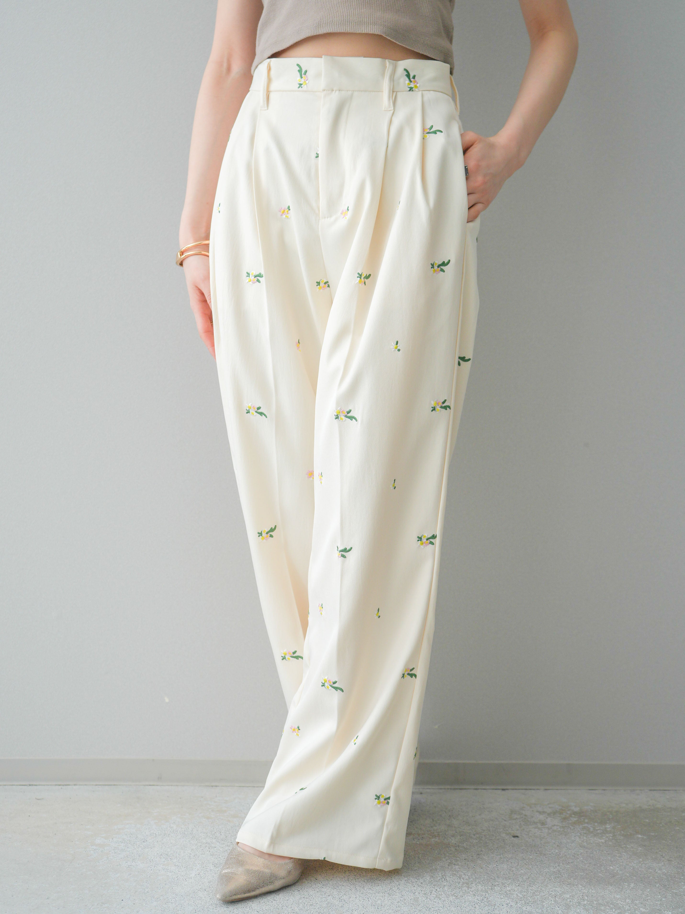 予約]フラワー刺繍タックパンツ/ivory – Lumier