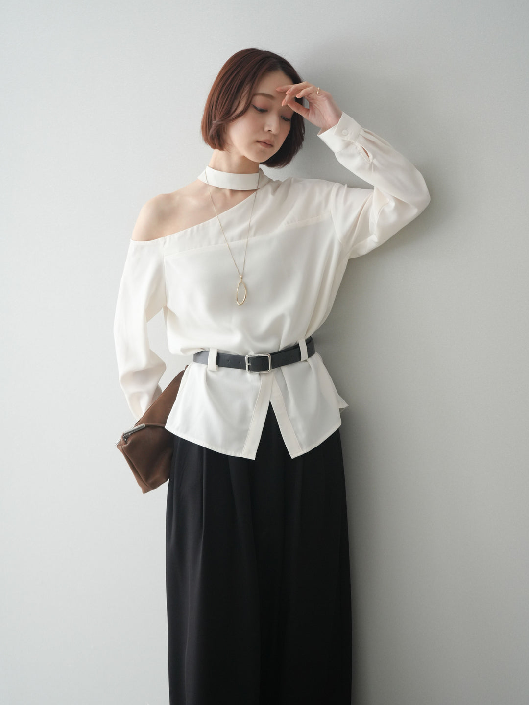 [SET]ベルト付ワンショルダースリットブラウス+編み込みベルト付タックワイドパンツ(2set)
