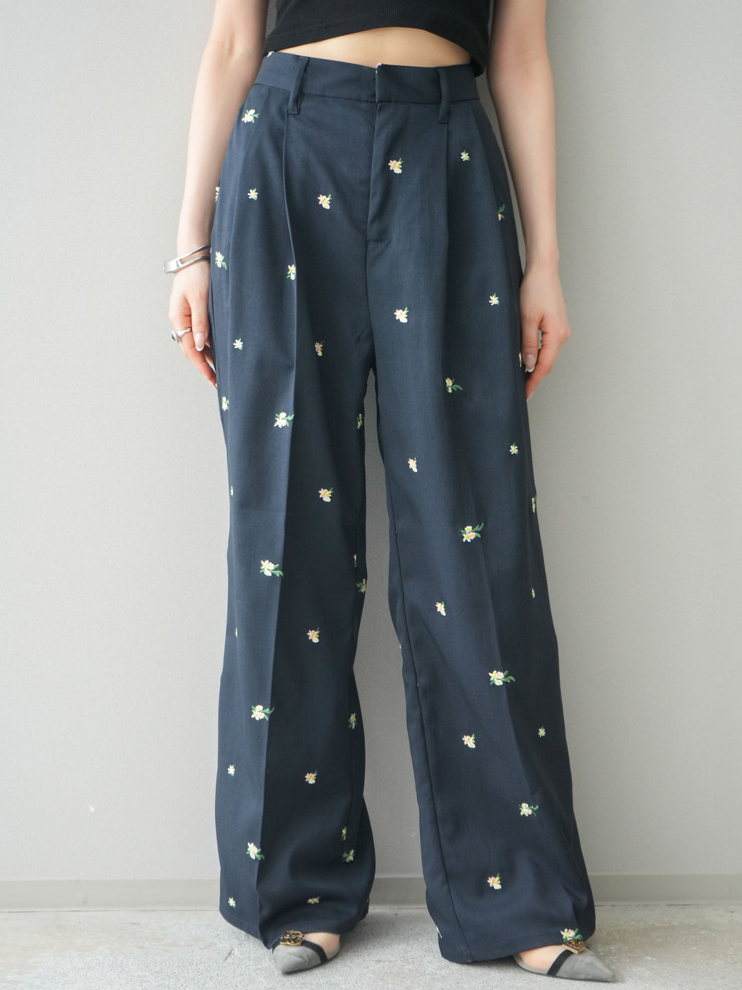 [予約]フラワー刺繍タックパンツ/navy