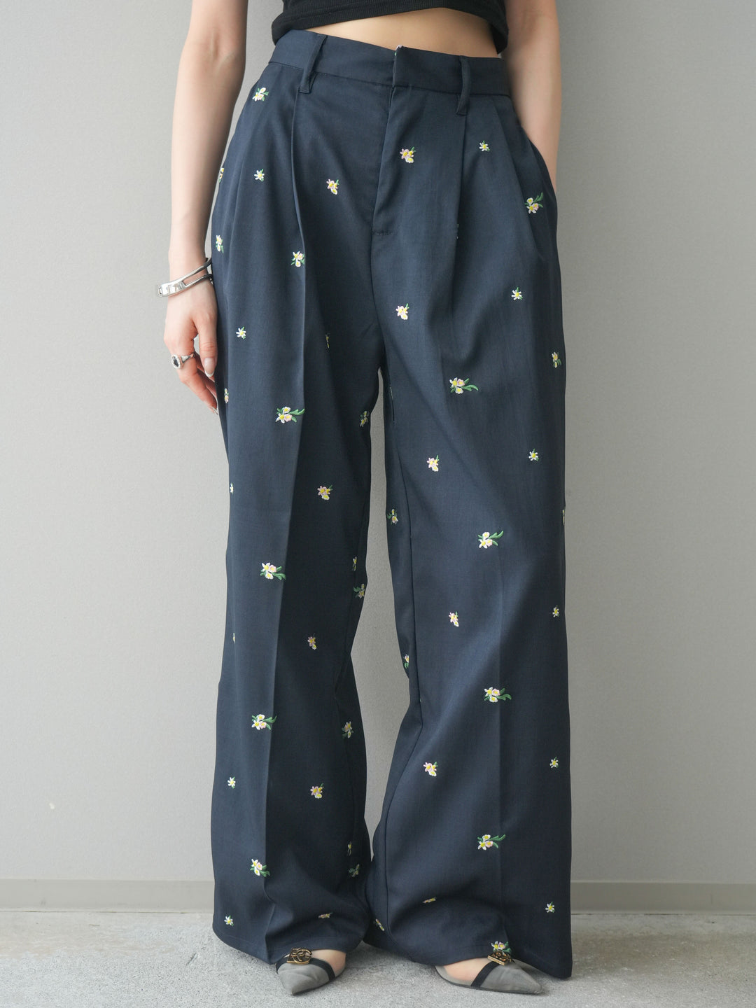 [予約]フラワー刺繍タックパンツ/navy