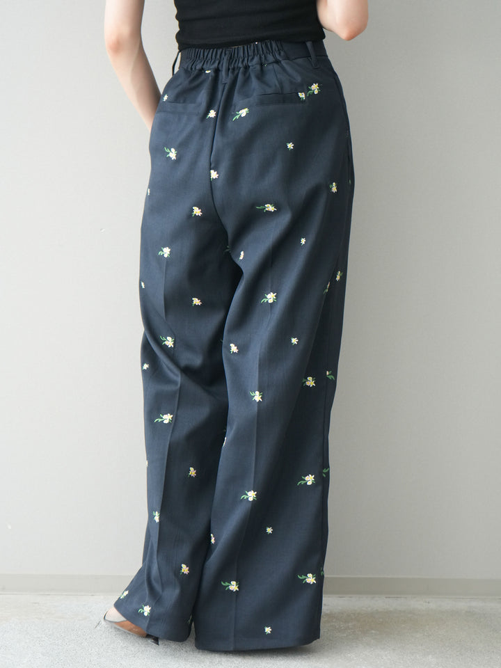 [予約]フラワー刺繍タックパンツ/navy