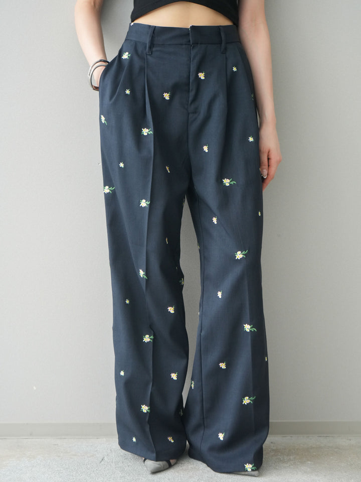[予約]フラワー刺繍タックパンツ/navy