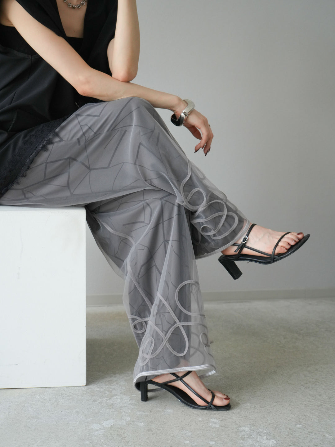 [2] 繩繡薄紗多層褲/灰色