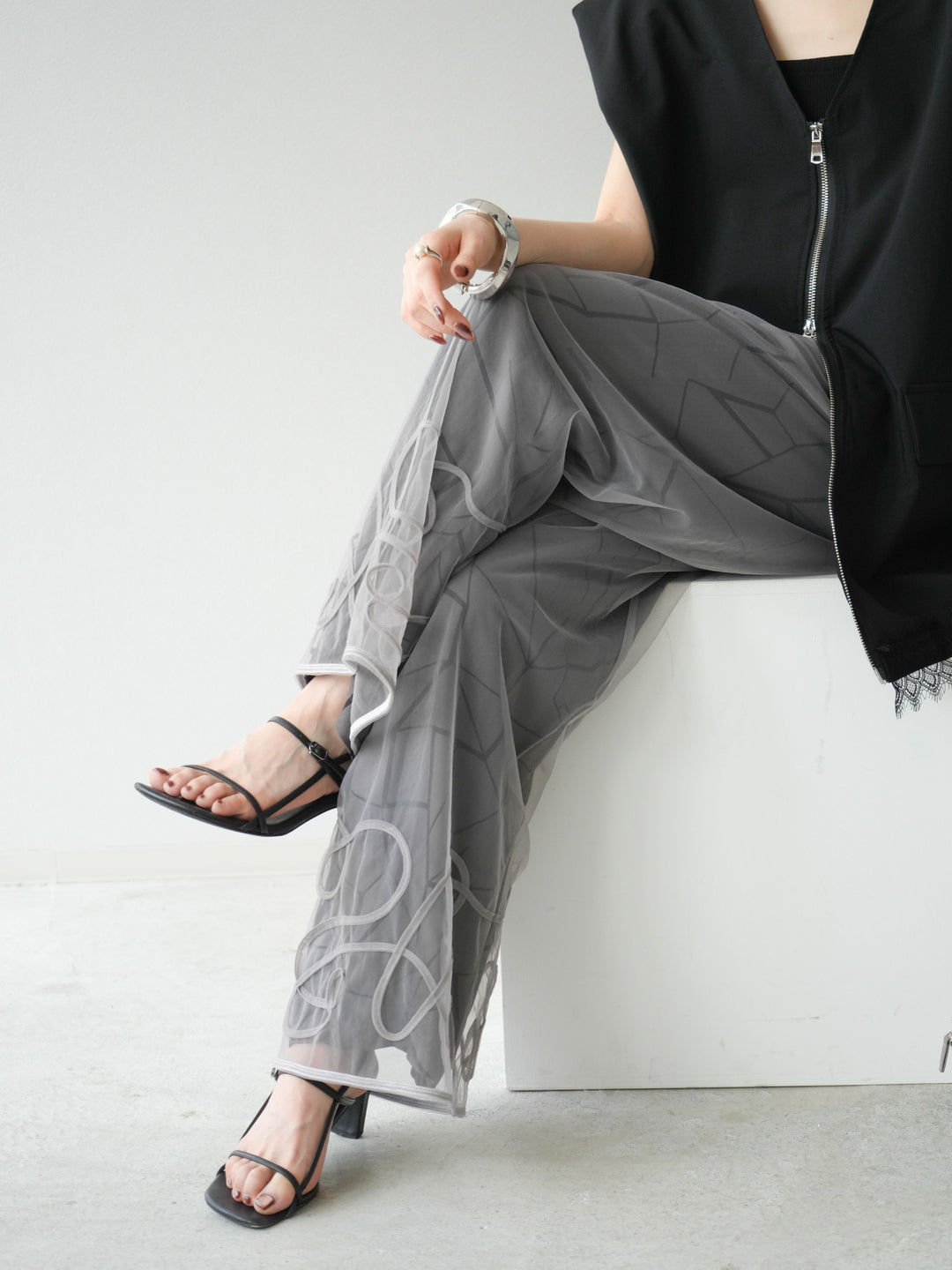 [2] 繩繡薄紗多層褲/灰色