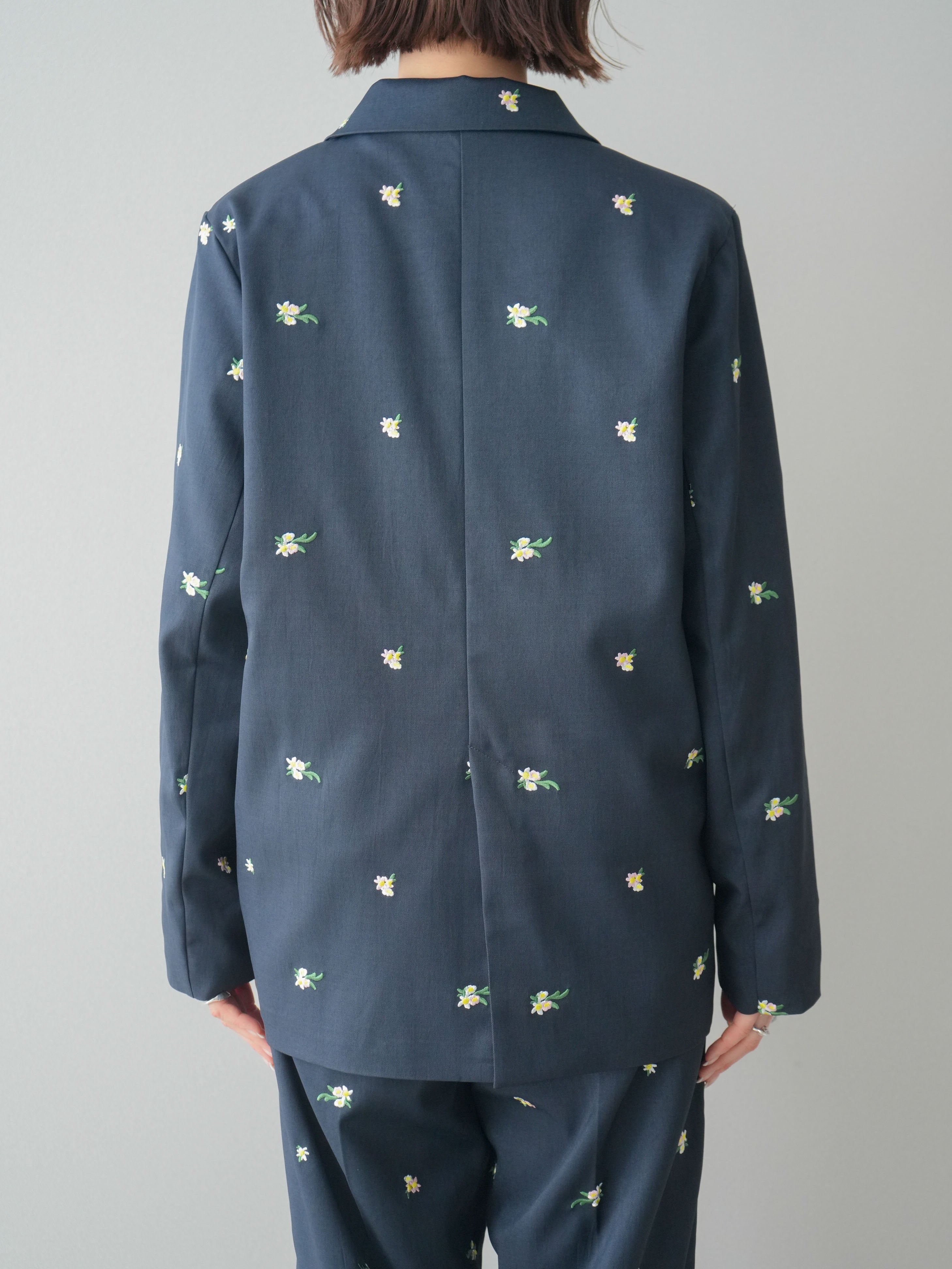 予約]フラワー刺繍テーラードジャケット/navy – Lumier