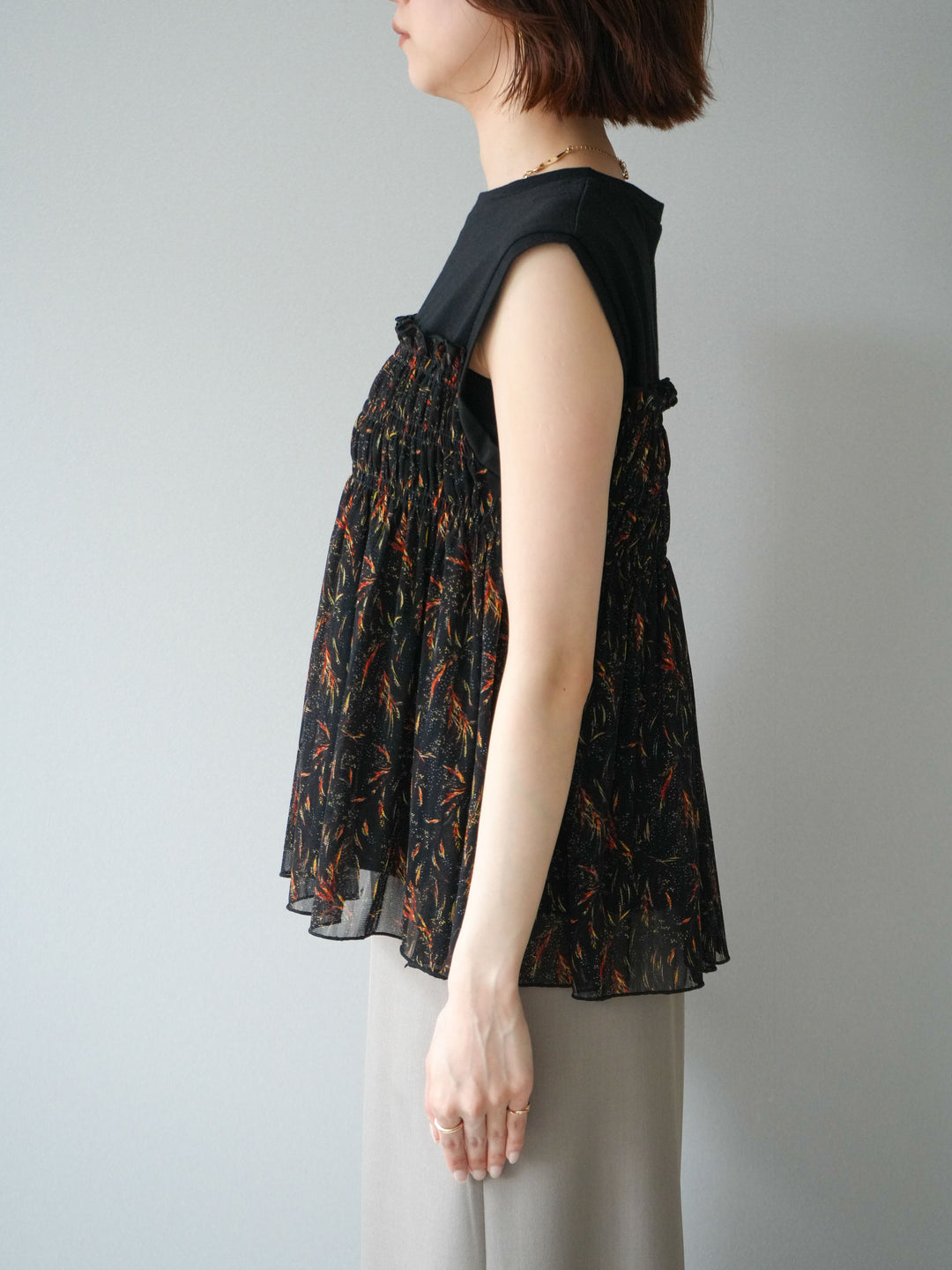 [予約]チュールプリントノースリーブトップス/black