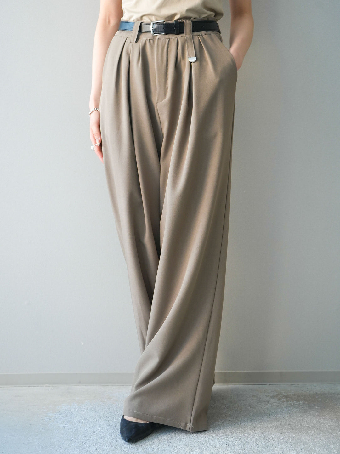 [予約]ベルト付キーホルダーモチーフワイドパンツ/mocha