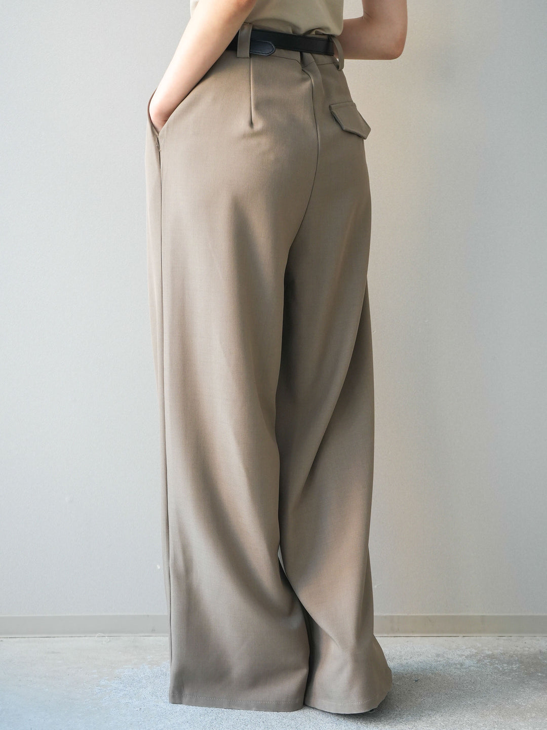 [予約]ベルト付キーホルダーモチーフワイドパンツ/mocha