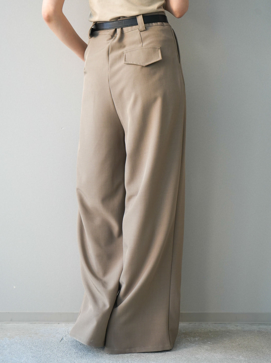[予約]ベルト付キーホルダーモチーフワイドパンツ/mocha