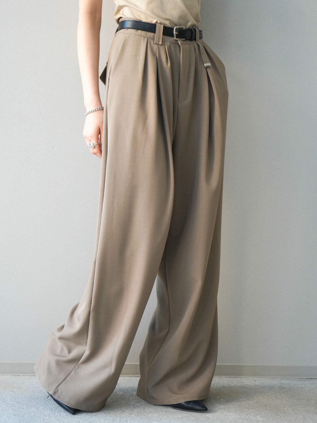[予約]ベルト付キーホルダーモチーフワイドパンツ/mocha